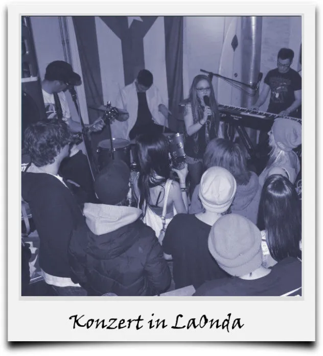 Polaroid captioned “Konzert in LaOnda”: a band plays to a full room, black and white