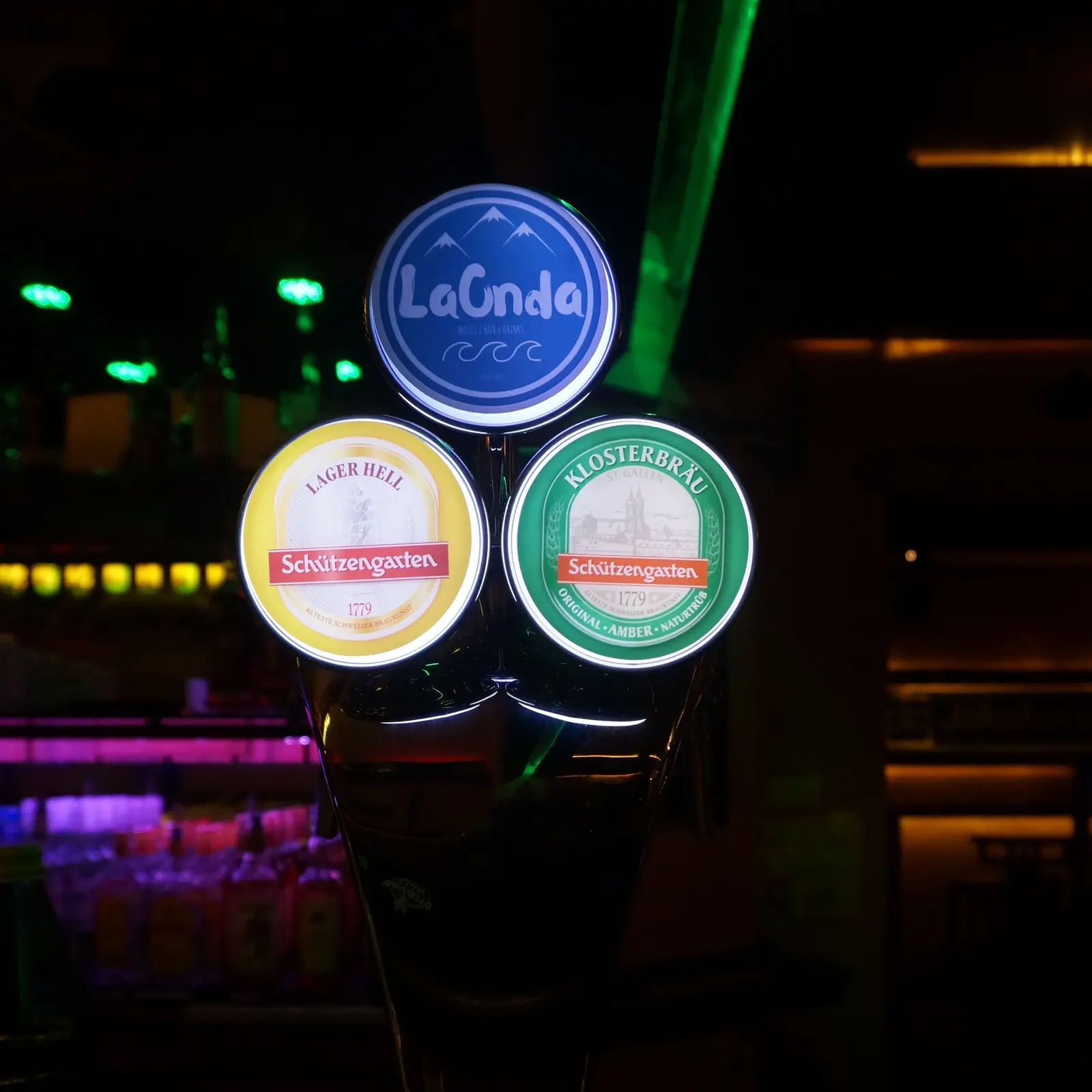 The blue LaOnda sign above the taps for Schützengarten Lager Hell and Klosterbräu